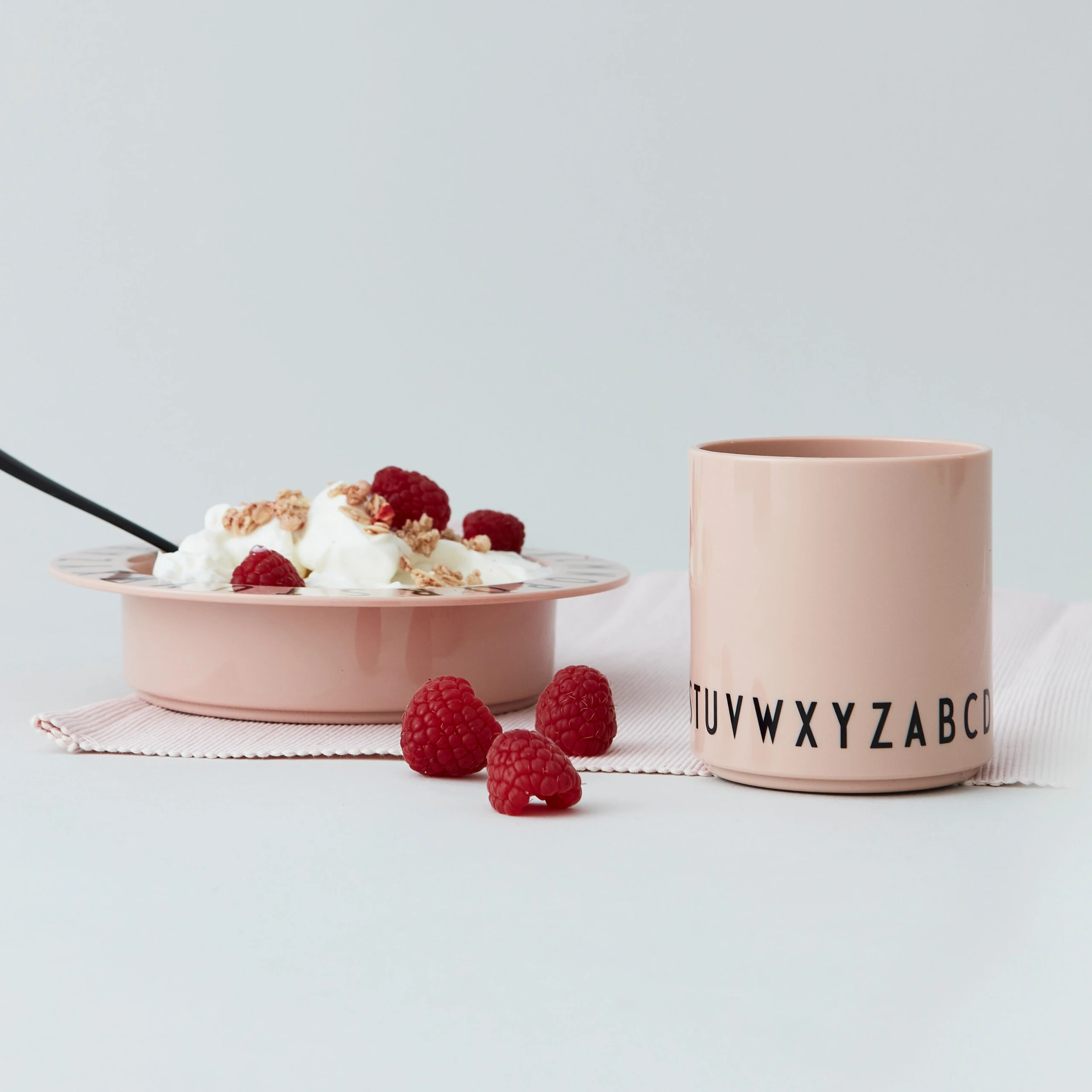 Design Letters Eat & Learn παιδικό φλιτζάνι 2 Design Letters Eat & Learn παιδικό φλιτζάνι - Image 2