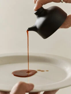 Design House Stockholm Sand μπουκάλι για σως σόγιας 12 Cl 4 Design House Stockholm Sand μπουκάλι για σως σόγιας 12 Cl -Κατάστημα Marimekko 512349 01 2 EnvironmentImage af17fad531