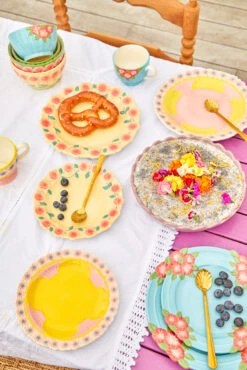 Rice κεραμικό πιάτο με ανάγλυφα λουλούδια Ø 25,5 Cm -Κατάστημα Marimekko 513951 01 3 EnvironmentImage b1049cfb1c